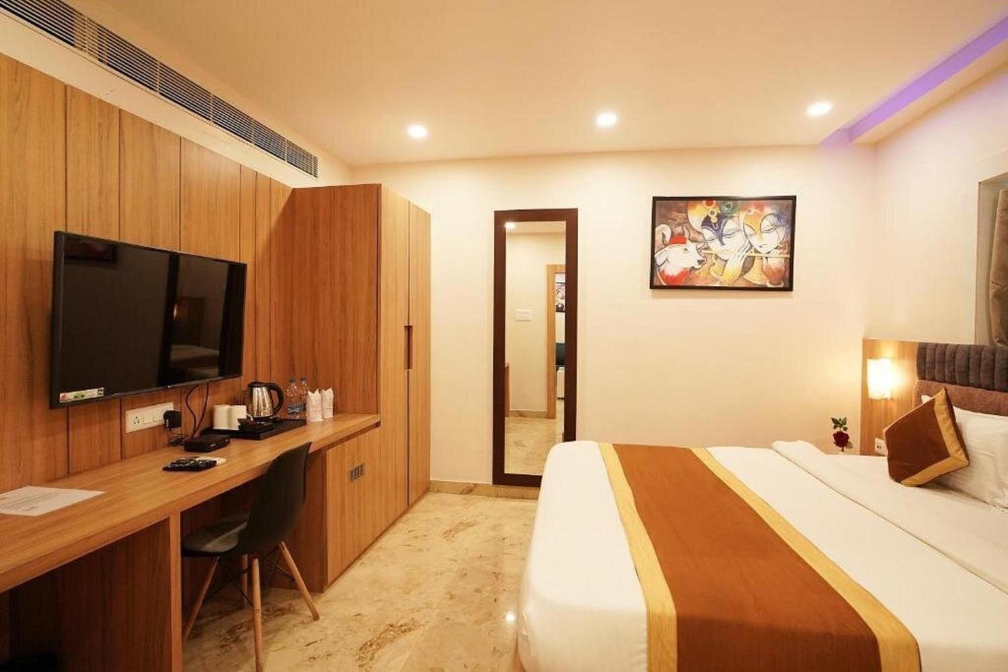 The Natraj Yes Please -new Delhi Hotel New Delhi